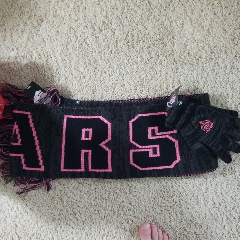Chicago Bears womens scarf and gloves set